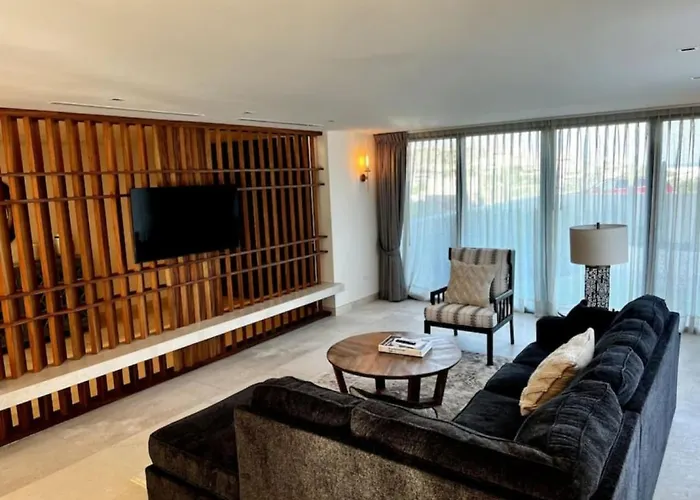 Cozy Lux With Pool And Jacuzzi, Near Golf Course Villa