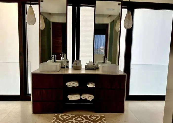 Cozy Lux With Pool And Jacuzzi, Near Golf Course