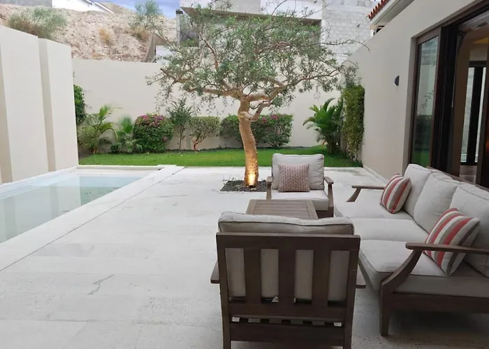 Cozy Lux With Pool And Jacuzzi, Near Golf Course